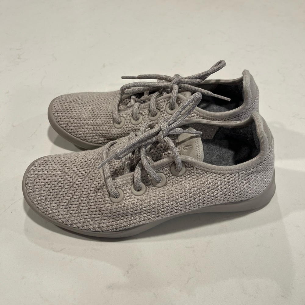 Women’s Allbirds tree runner sneakers